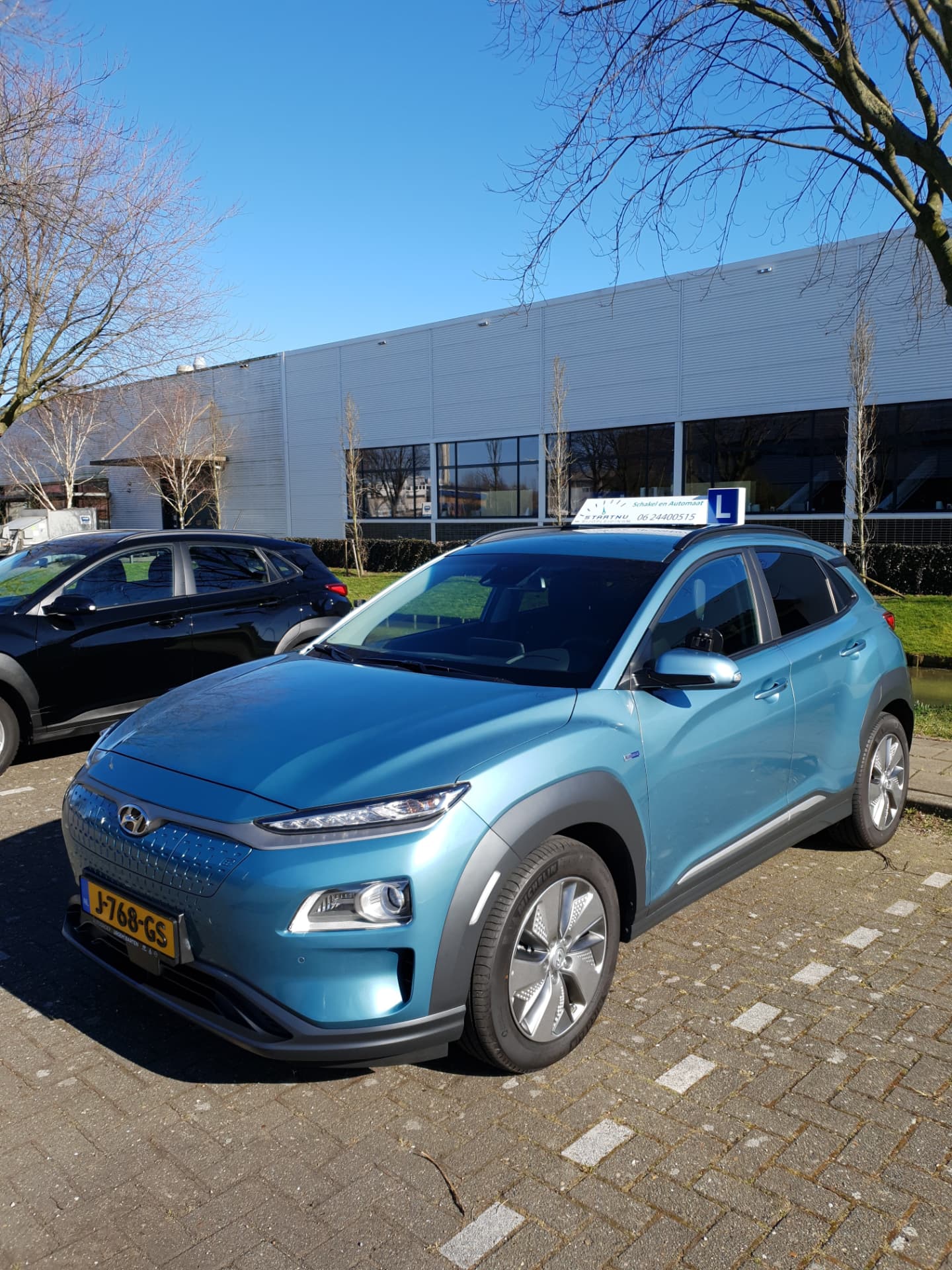 Blauwe automaatlesauto van Startnu Rijopleiding